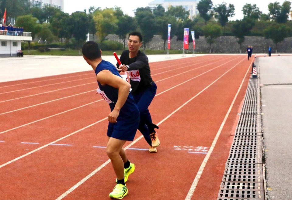 在欢笑声与, 有两个项目, 水平 在欢笑声与, 有两个项目, 水平