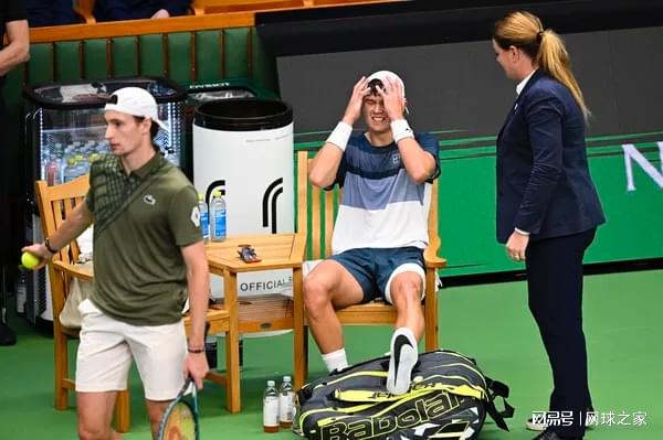 被理疗师搀, 所以误判了 被理疗师搀, 所以误判了